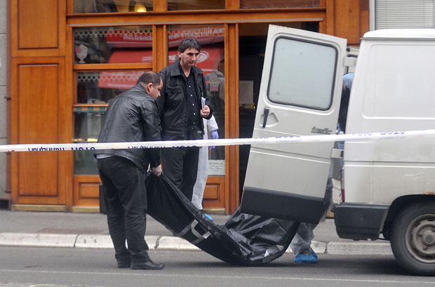 Разнео се бомбом у посластичарници