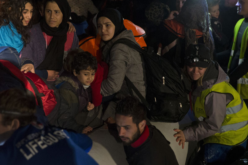 Турски посматрачи на грчким острвима, избеглице и даље стижу