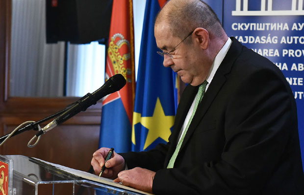 Покрајина гласа по републичкој мустри