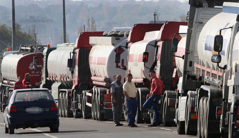 Затвор због мућки са нафтом