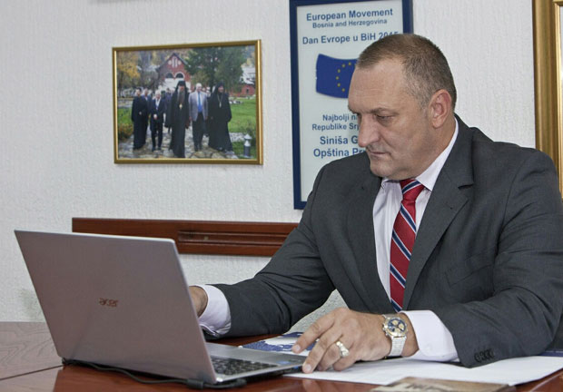 Синиша Гатарић: Радна места јачају Прњавор