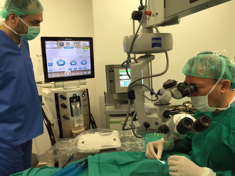 Катаракту лече и приватници