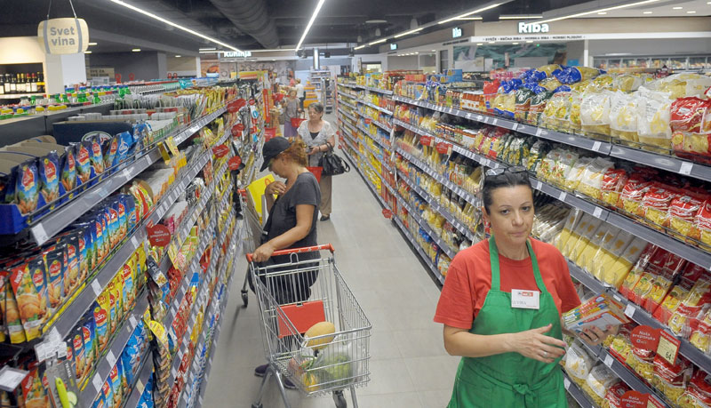 Трговци зарађују, робу не плаћају