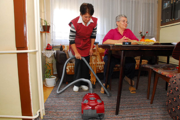 Београду недостаје 200 геронтодомаћица