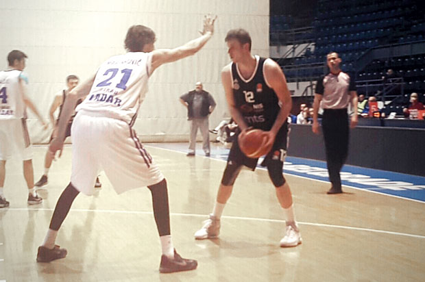 Новица “дебитовао”, Врабац тројком донео победу Партизану