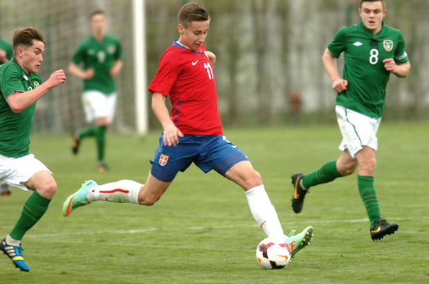 Омладинци у Горњем Милановцу: Србија на Црну Гору