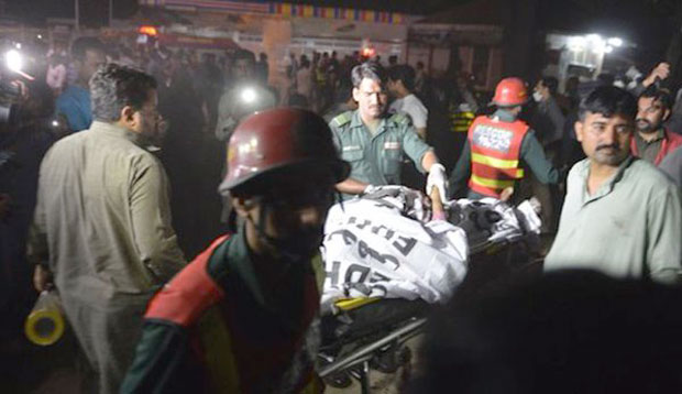 НАПАД У ПАКИСТАНУ: Бомбаш самоубица усмртио 65 особа, 280 рањено (ВИДЕО)