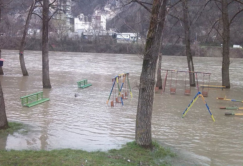 Зворник: Насипи штите насеља