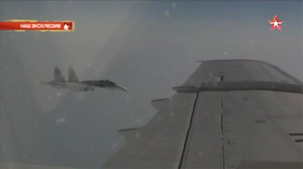 НАТО ловци окружили авион руског министра одбране (ВИДЕО)