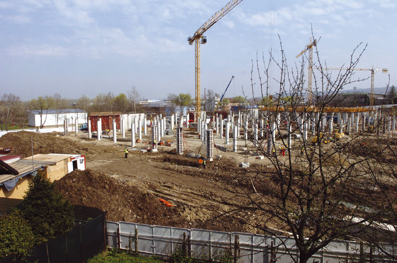 Ниче Плаза, тону куће!