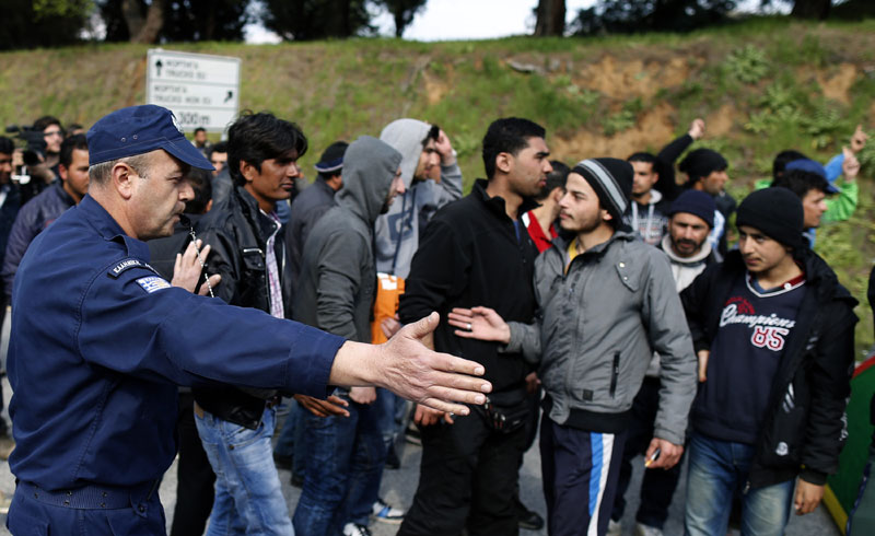 ЕУ даје по 2.000 евра мигрантима у Грчкој да се врате кући