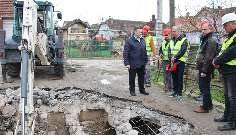 Влада обнавља више од 50 јавних објеката у 30 локалних самоуправа