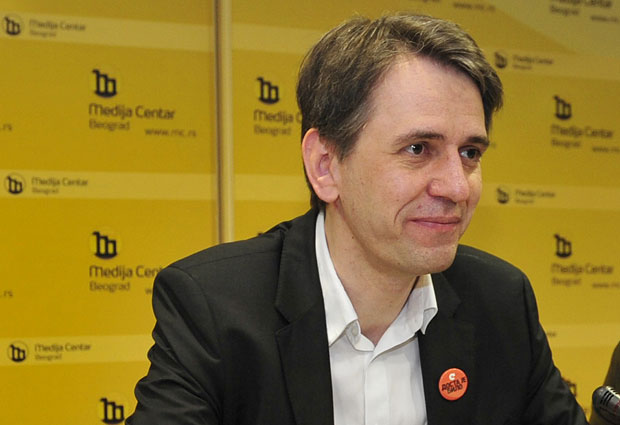 Компјутер саставља листу „Доста је било”