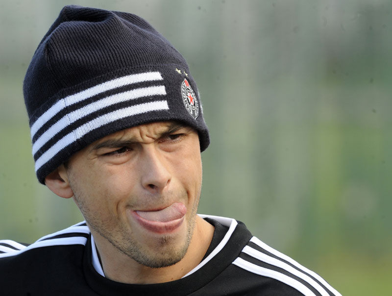 Лазовић може у Олимпију тек у јуну