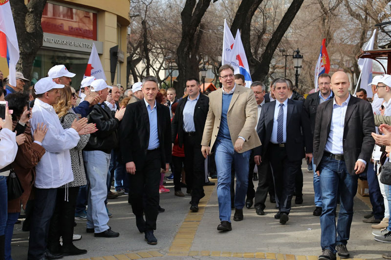 Вучић: Једни пљачкали, други за изолацију