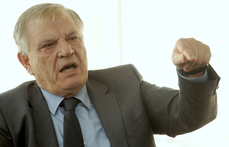 Караџић одговара Лековићу: Нема старосног ограничења 