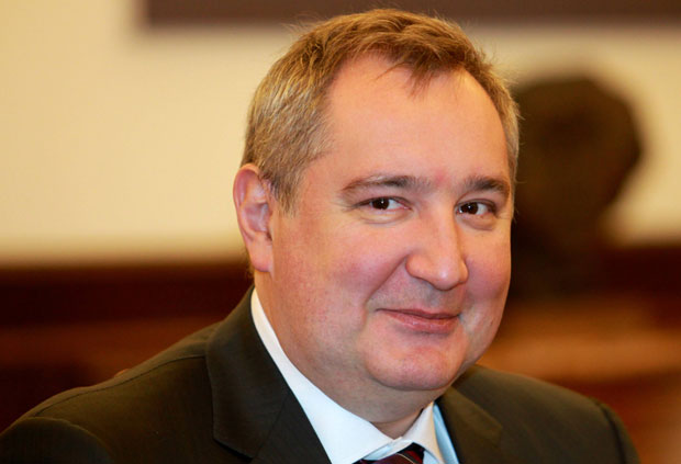 Рогозин честитао Шешељу: Честитам победу мом другу! 