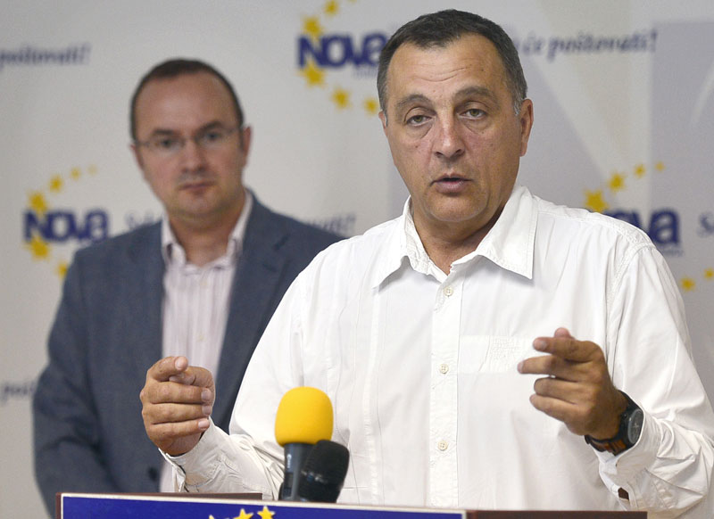 Живковић: Србија убрзано враћена уназад