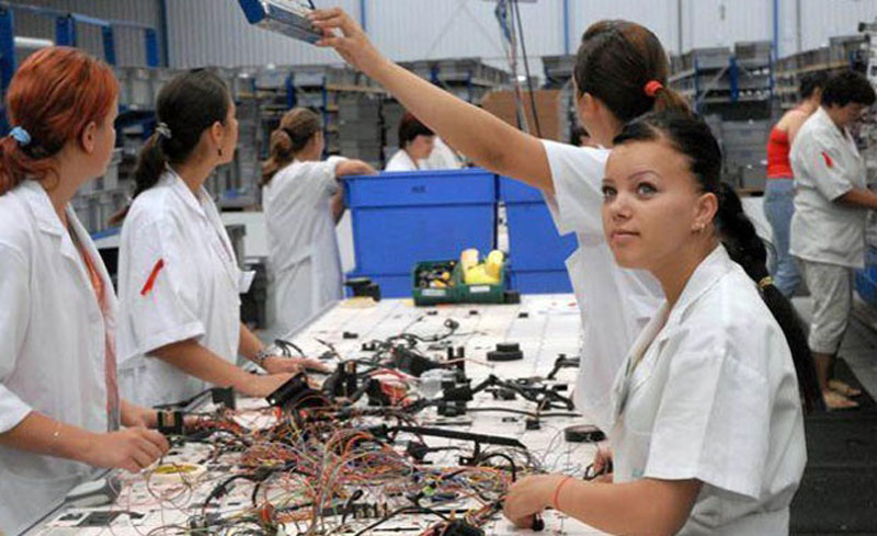 Американци запошљавају 2.500 људи?