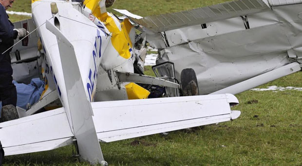 Словачка: Једрилица пала на кућу, пилот у - башту