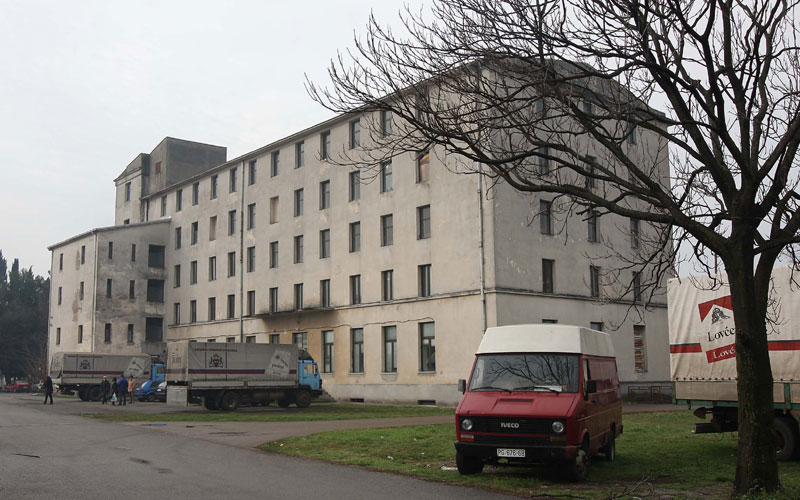 На слободи после треће жалбе