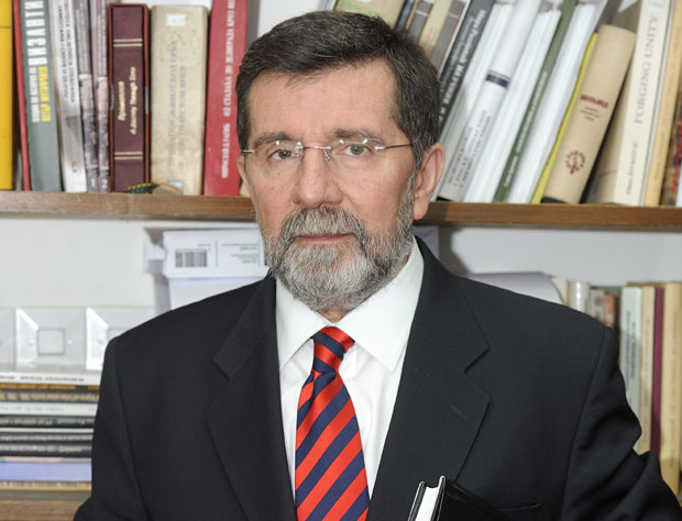 ШПИЈУНКА: Чува га Миленко