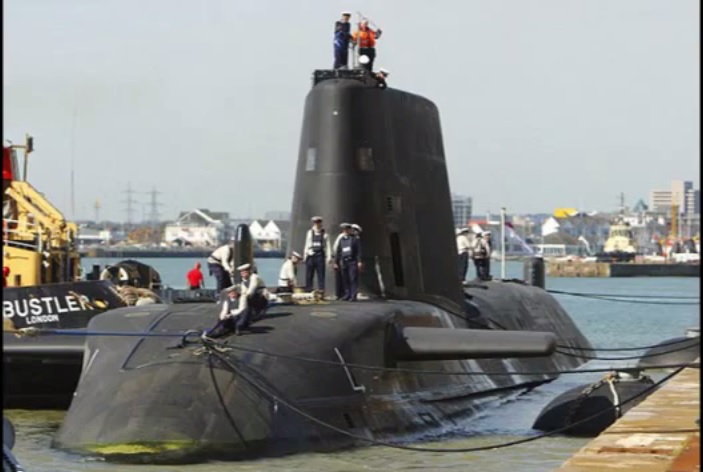 Велика Британија враћа подморнице на Арктик