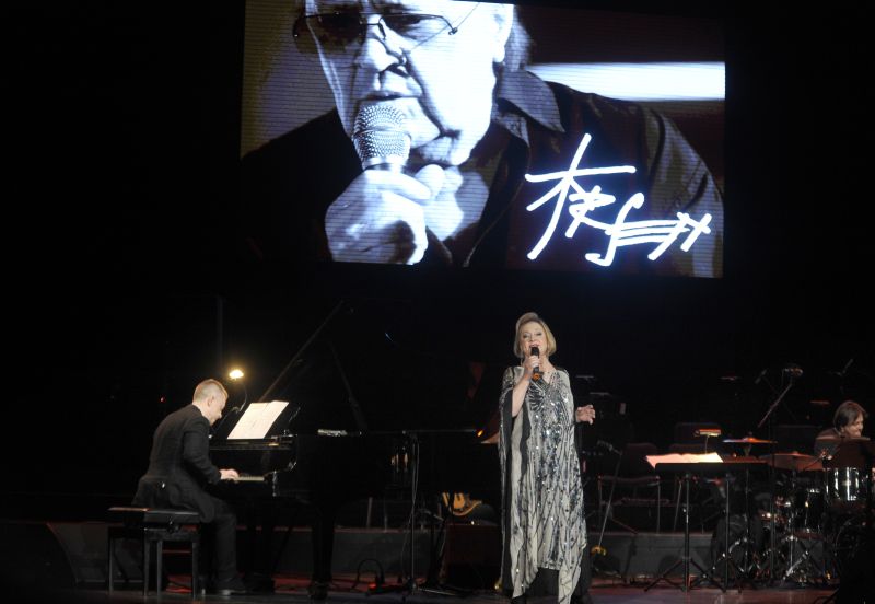 Дирљиво вече Арсенових песама