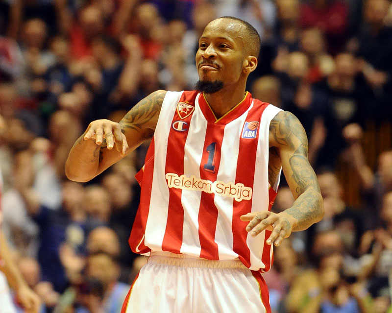 Емотивна порука Кинзија: Волим и Звезду и Партизан, а од вас тражим да не гледате боје дресова, већ да подржите српски тим!