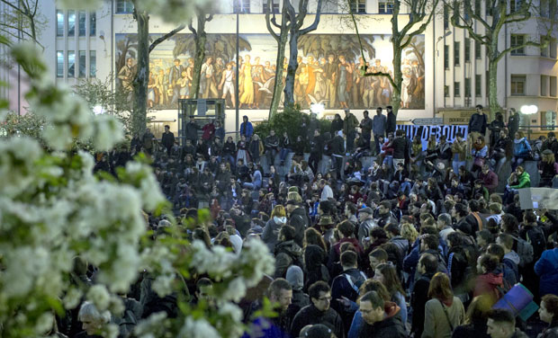 Полиција растерала демонстранте с Трга Републике у Паризу