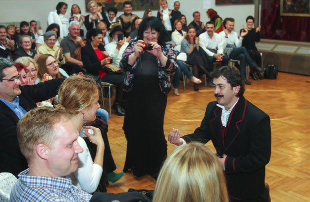 Нови Сад: Брак круна љубави на даскама
