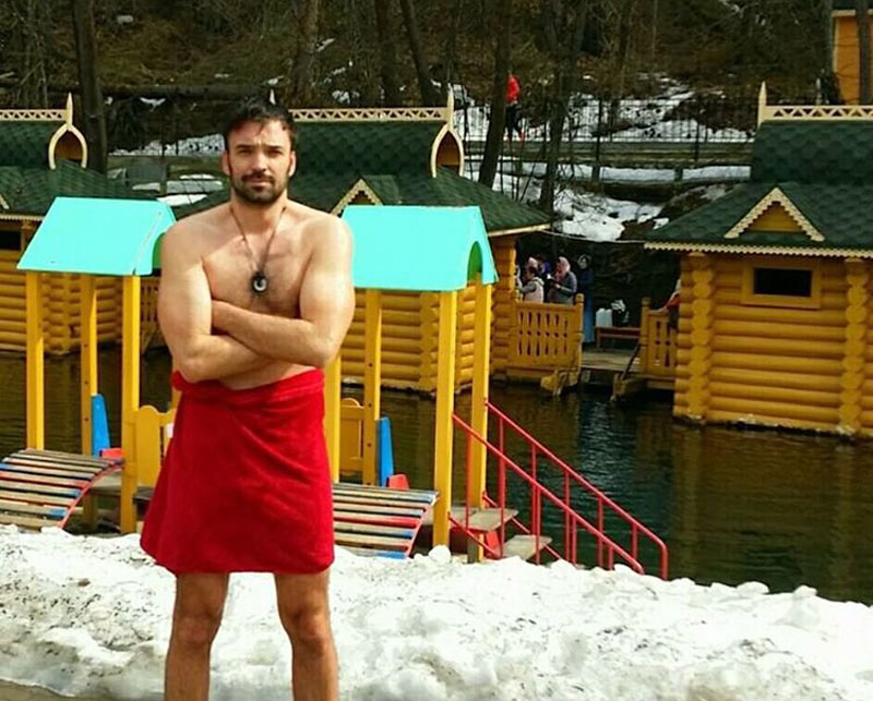Голишави Босиљчић на извору Светог Серафима