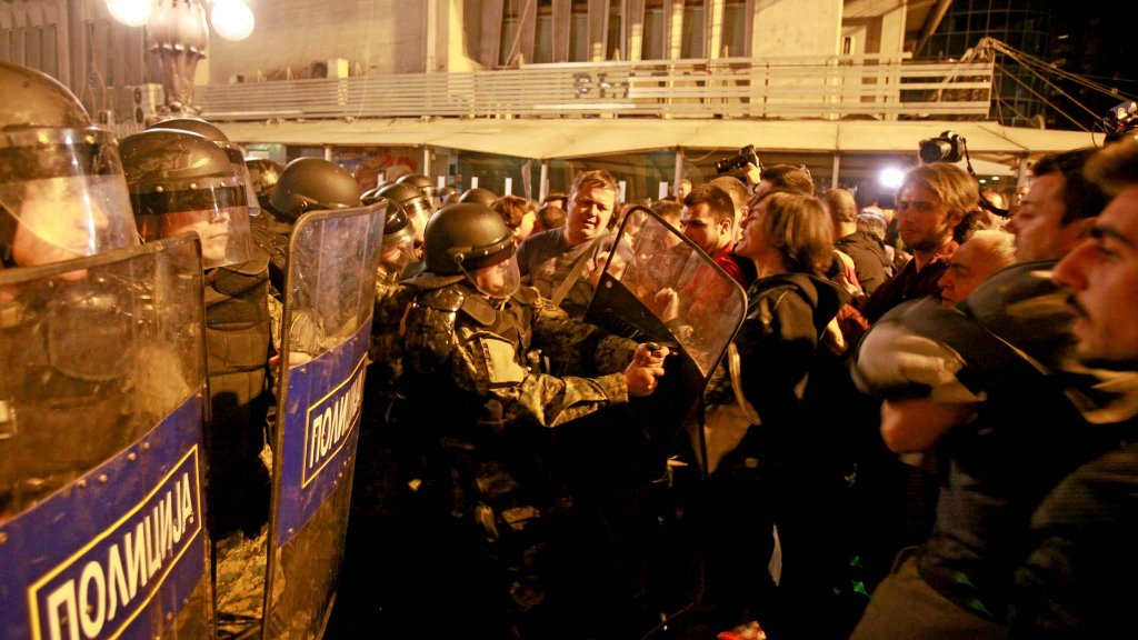 Скопље: Неколико демонстраната повређено у сукобима са полицијом 