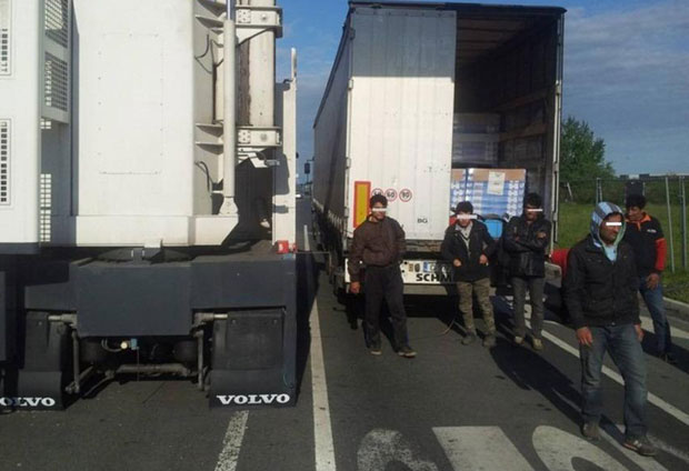 Ухапшено шест особа због кријумчарења људи у Мађарску