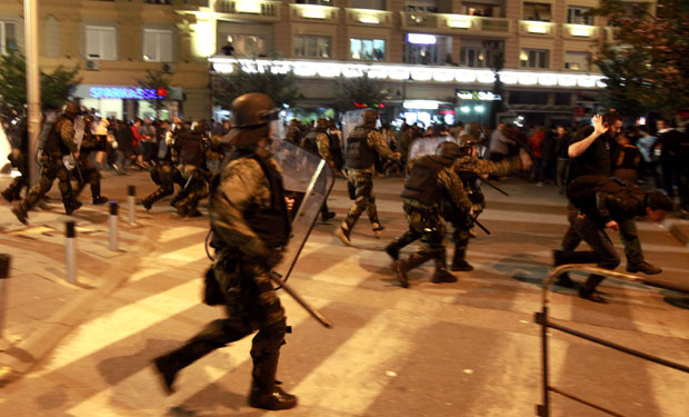 На протестима у Скопљу повређено пет полицајаца 