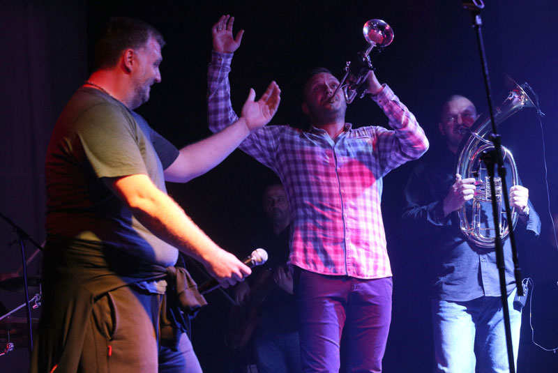 Дејан Петровић свирао за ужичку болницу: Чиста радост уз краља трубе