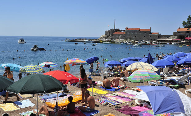 Петровац: Канализација замутила море