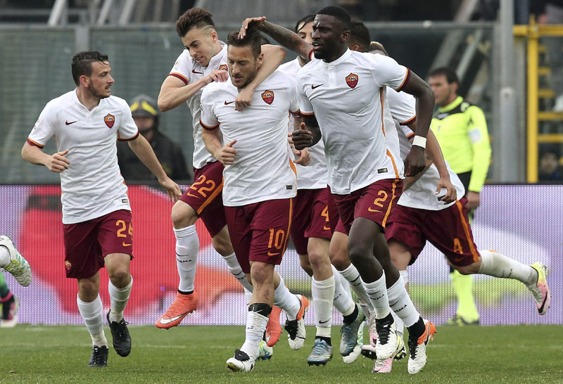 Спалети напао Тотија: Играш карте по собама до два ујутру, уместо да будеш пример младима