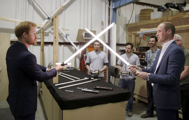 Принчеви Вилијам и Хари на снимању Ратова звезда(ФОТО)