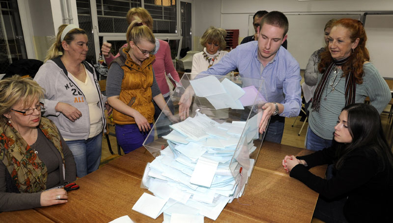 Гласање у Србији прати 15 амбасада