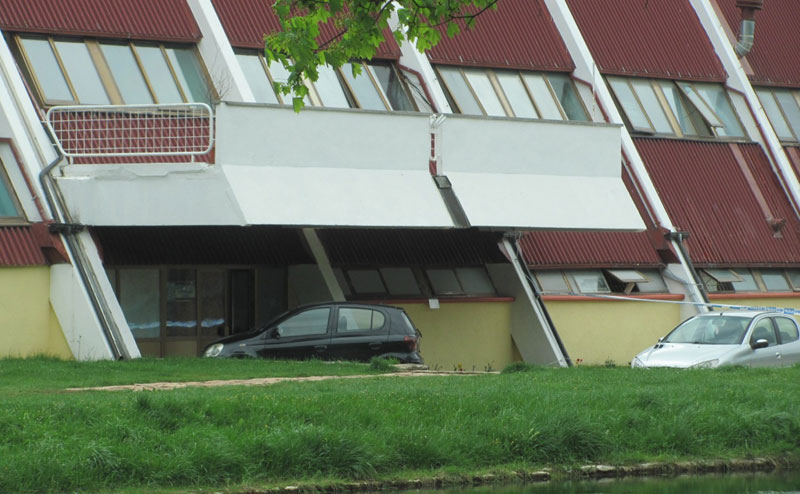 УБИСТВО У ПЉЕВЉИМА: Драгићевић у бекству, џип пронађен на граници са Србијом