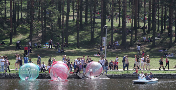 Рејв у селу, фестивал на језеру