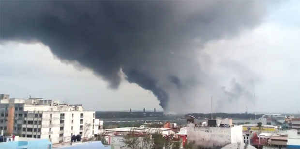 ВИДЕО: 13 особа погинуло у експлозији у нафтном постројењу
