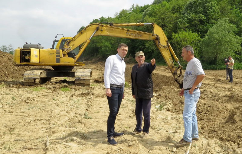 У Атарима поцерских села чисте токове река и канале: Њиве сигурне од поплава