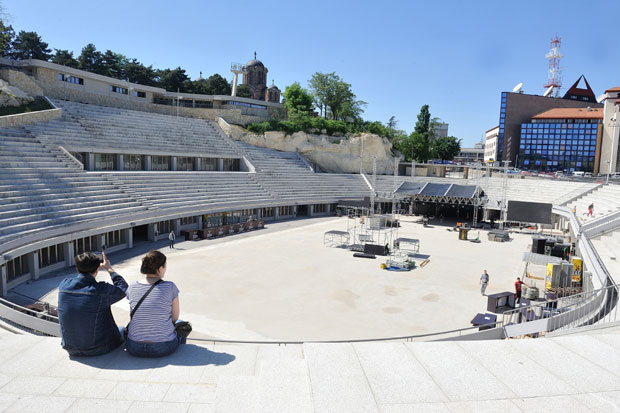 Рок концертом отварају Таш