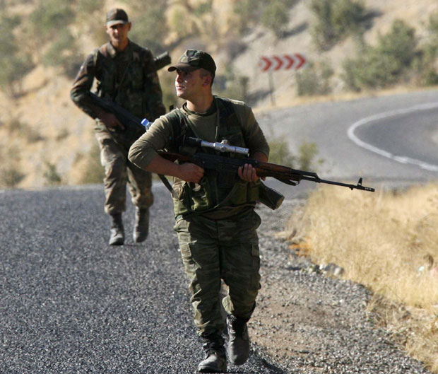 Тројица војника погинула у бомбашком нападу на југоистоку Турске