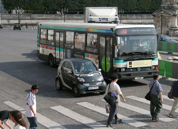 У аутобусу живот тече даље