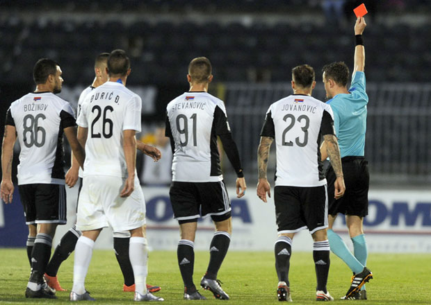 Лудо полувреме у Хумској: Два гола, два директна црвена картона, Партизан оштећен за пенал (ВИДЕО)