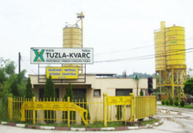 Радници себи ископали раке у кругу фабрике!