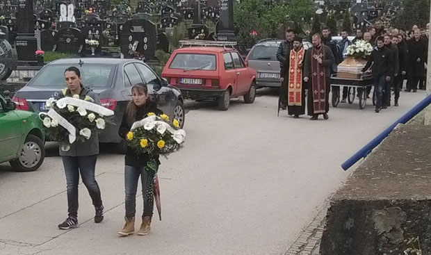 У Чачку сахрањен убијени младић, ухапшен и трећи осумњичени